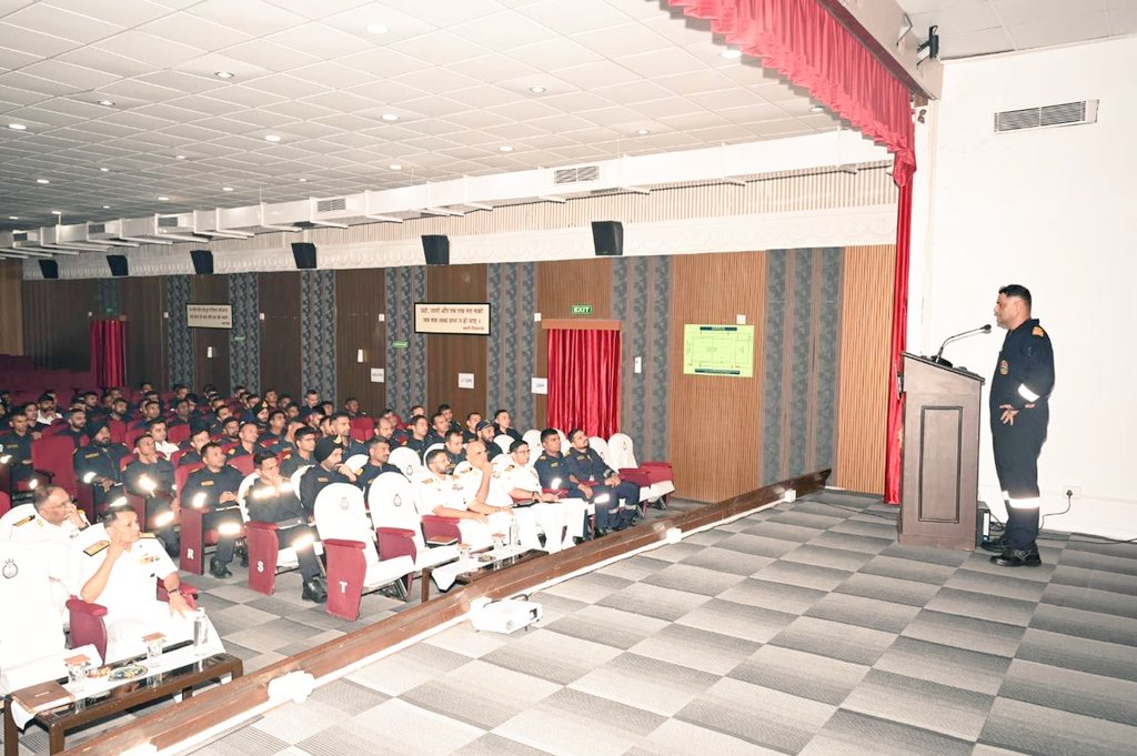 IN_HQSNC's tweet photo. #TrainingFridays
RAdm Vidyadhar Harke, #INFOST chaired an interactive session conducted by WWT Mumbai @IN_WNC with Ship's crew of @IN_WesternFleet and #22KS on Fire Fighting Systems and Safety. Reinforcing Op Preparedness and Safety.
#FieldTraining 
#TrainAsYouFight 
‘प्रशिक्षण परिश्रम श्रेष्ठता’

@indiannavy
@IndiannavyMedia
@DefPROMumbai