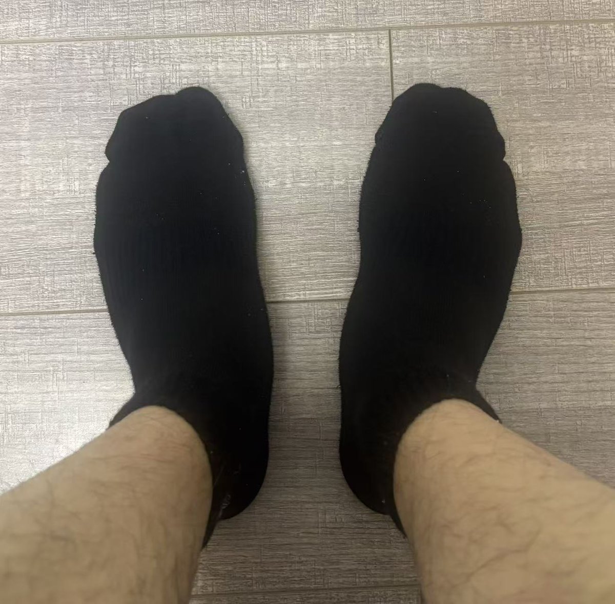 dosthbig's tweet photo. 穿了三天的袜子，谁想闻 https://t.co/dyiuoHtCpJ
