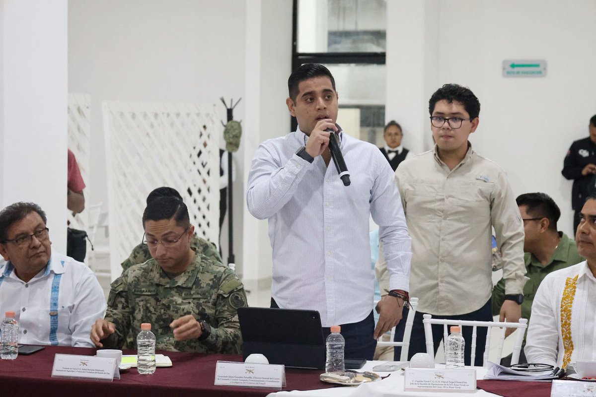 C5i_Oaxaca's tweet photo. El Director General del @C5i_Oaxaca participó en la Mesa de Seguridad realizada en Santiago Pinotepa Nacional, encabezada por el Gobernador Ing. Salomón Jara Cruz (@salomonj), donde se reafirmó el compromiso de fortalecer las acciones para la paz y la seguridad en la región de la Costa.

Seguimos trabajando de manera coordinada para garantizar la tranquilidad de la ciudadanía.

@salomonj  @GobOax @SSPC_GobOax