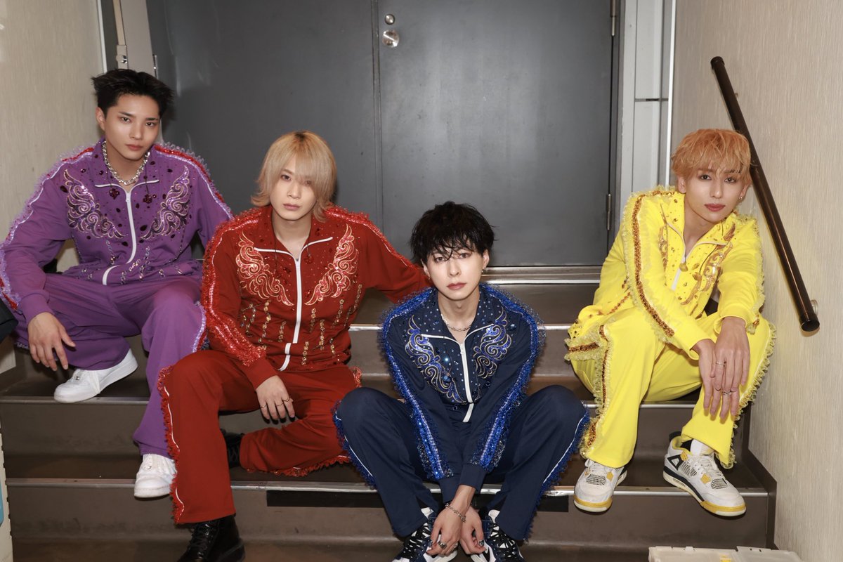 owv_official's tweet photo. #OWVORIGINALSTAGE
━━━━━━━━━━━━━🕺

NO REACTIONのOWVの
代わりに沢山笑っていただきありがとうございました🙌

次はSQUADで逢いましょう💚

❤️‍🔥SET LIST❤️‍🔥
M1. Frontier
M2. PARTY
M3. Here & Now 
MC 
M4. Caution
M5. My flow 
MC
M6. Last scene
M7. Let Go 
M8. You
MC
M9. STAY GOLD 
M10. Luminous
M11. START DASH 
MC
M12. EASY
M13. Gamer
M14. BREMEN
MC
M15. LOVE BANDITZ
M16. What you waitin' for
M17. SORENA
MC
M18. ROCKET MODE
MC

🎧 PLAY LIST
https://t.co/5bHBHrbkBU