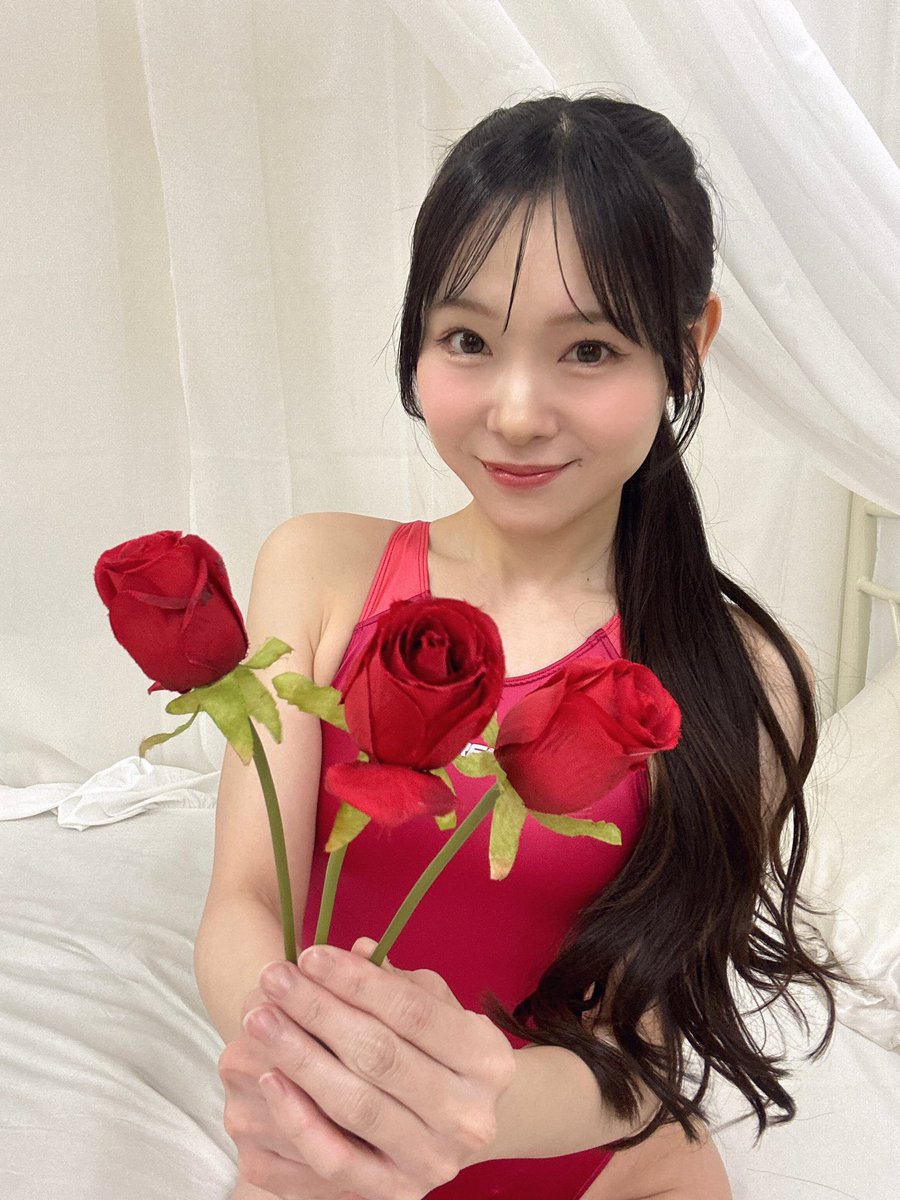 愛のバラ3本🌹🌹🌹
ありがとうございました😭✨✨✨

今日は投票が少なくて泣きでしたが泣き止みました☺️🎵

そして、撮影投票チェキでの応援もありがとうございました…！！！ https://t.co/XQKy8siRr3
