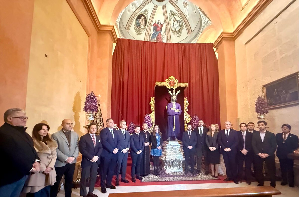 Hoy el tradicional besapiés del Cristo de Medinaceli en la Catedral de la Encarnación.

Miles de almerienses acuden cada primer viernes de marzo para rendir devoción.

Tradición y devoción de los almerienses.