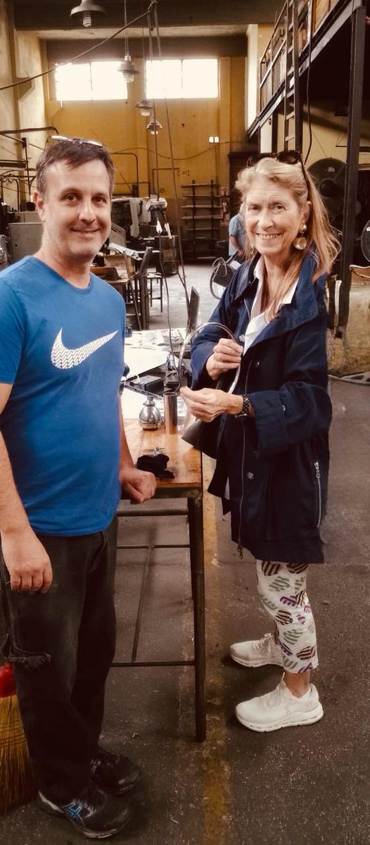 giorgi_debora's tweet photo. Estuvimos visitando la metalúrgica Juan Piraino e Hijos SA en #RamosMejia.
Una pyme familiar que llegó a tener 18 trabajadores y hoy tiene solo 5 de los cuales 4 son familia: el abuelo y fundador Juan, sus dos hijos y su nieto de 17 años. https://t.co/hWNzZQ0DR9