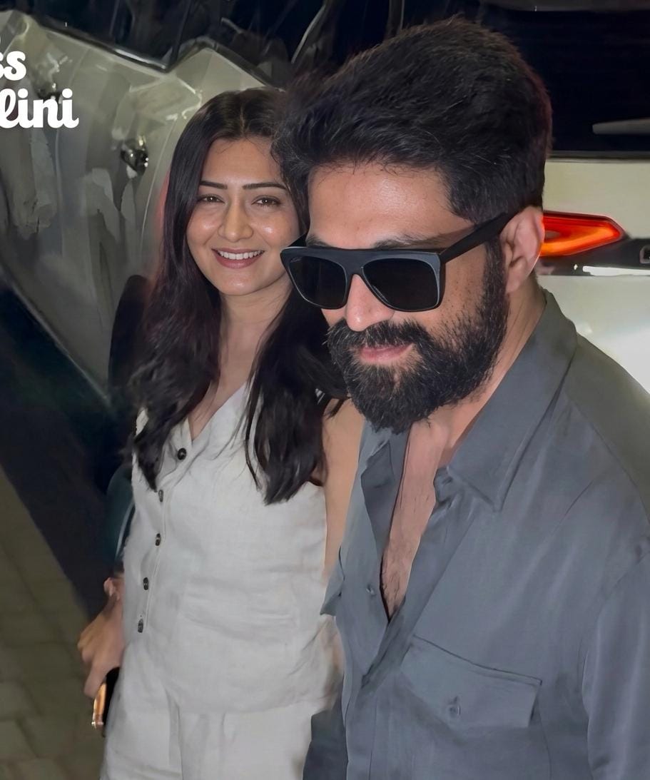 Risen25044984's tweet photo. Even if the world stands against him, she'll stand right by his side—unwavering, unbreakable. The way she looks at Yash... wow, just wow! ❤️😍 
#Yash  #RadhikaPandit
#Toxic https://t.co/LdHbXjk1NO