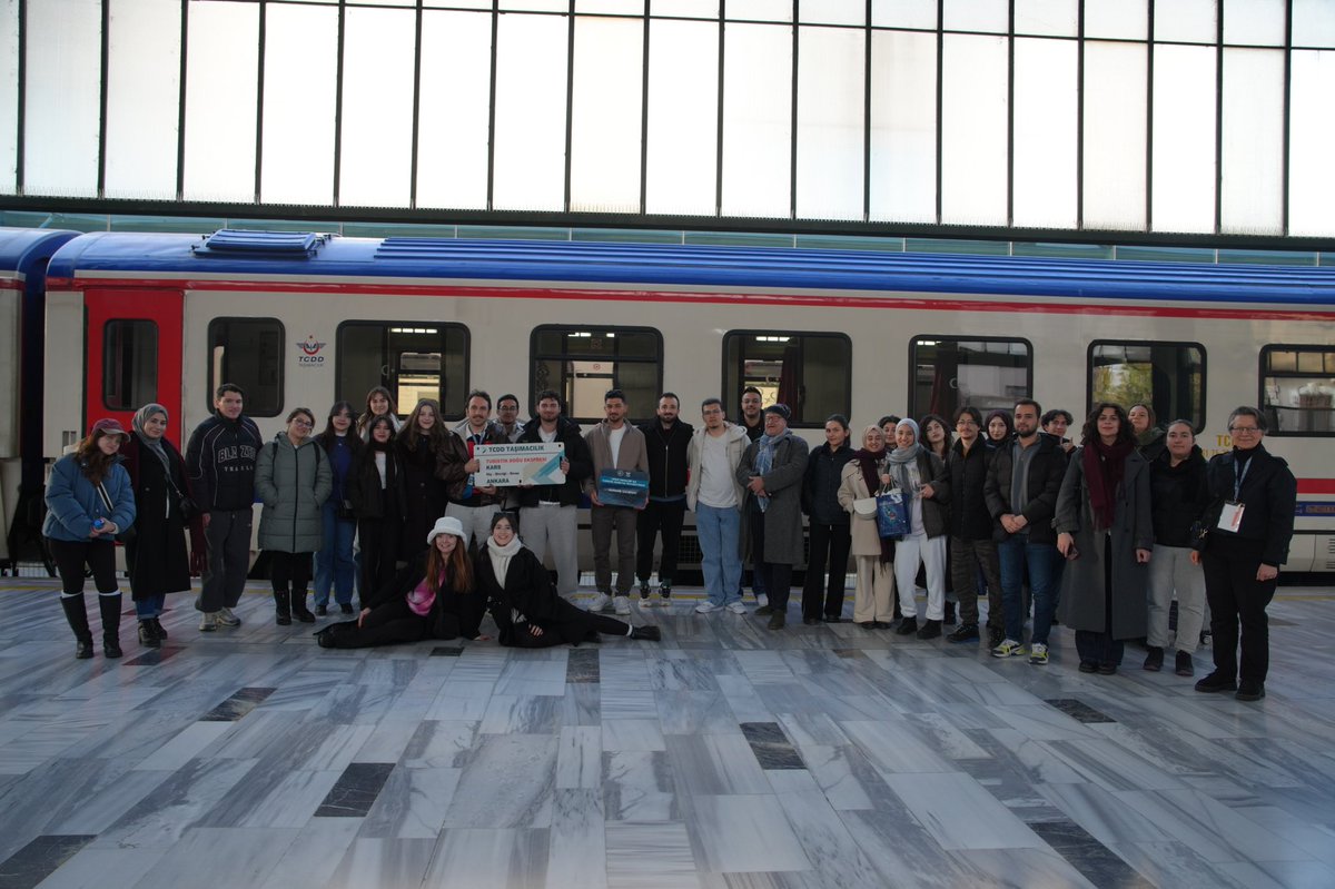🚂 Turistik Doğu Ekspresi 2025-2026 sezonunu tamamladı; 60 seferle 10 bin 166 yolcumuza hizmet verdi. 

Turistik trenin misafirleri, seyahatleri süresince ziyaret ettikleri tüm şehirlerde ve lokasyonlarda büyük bir misafirperverlikle karşılandı.

Yolcularımızı muazzam güzellikte