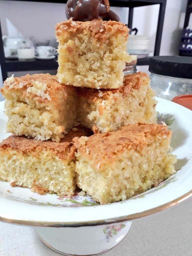 La receta que te traigo hoy es ideal para amantes del coco, BLONDIES DE COCO.

Crocantes por fuera y súper húmedos, si le sumás el topping de dulce de leche <a href="/TregarOk/">Tregar</a> te volvés loco!