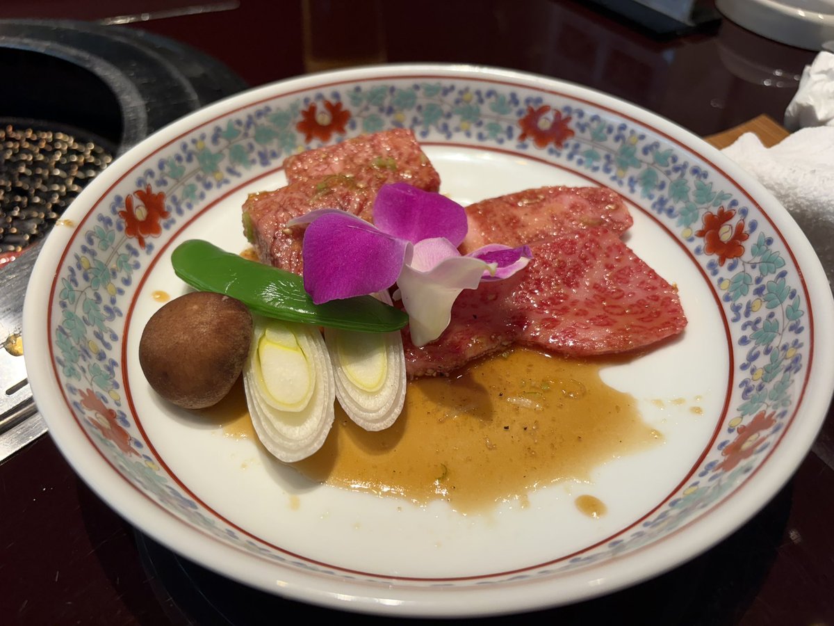 EDES_Yu's tweet photo. 敘敘苑初體驗 不錯吃 
但日本高級的肉真的好油
帕青哥-5000虧爛 https://t.co/lMRTKIj0J9