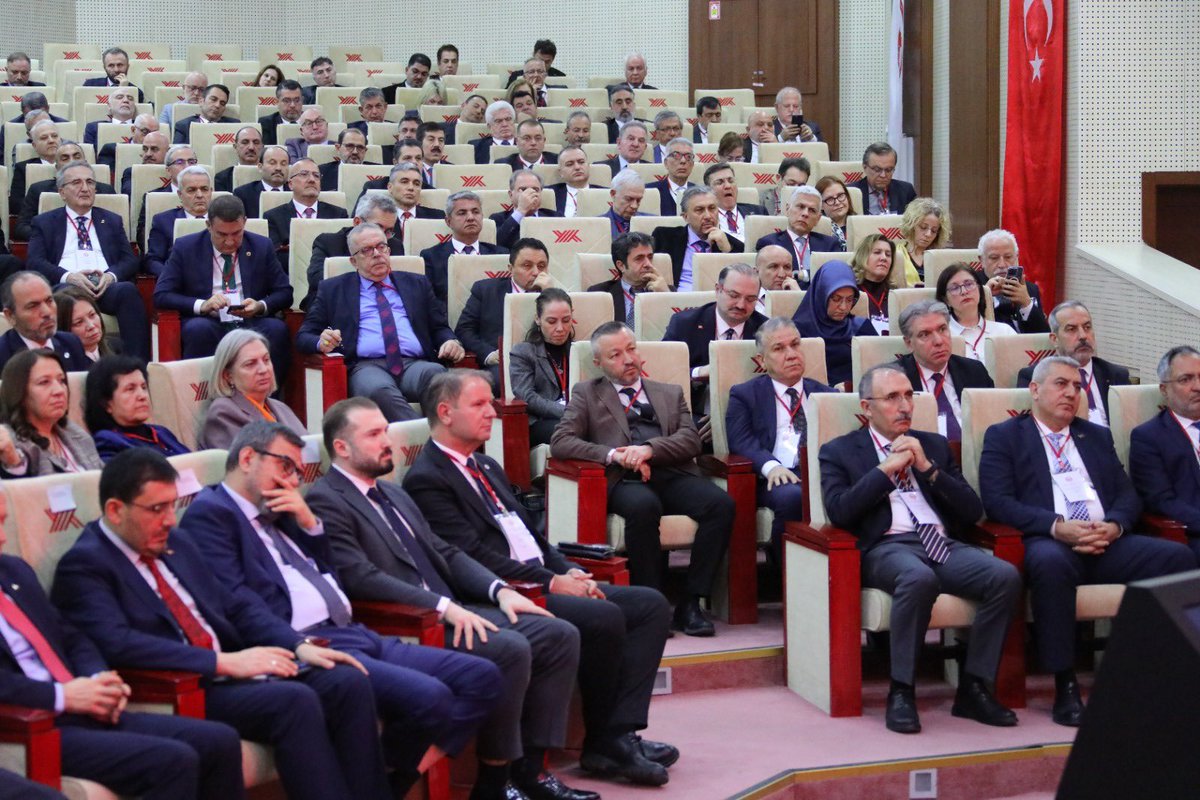 uni_amasya's tweet photo. 263. Üniversitelerarası Kurul (ÜAK) Toplantısı, Yükseköğretim Kurulu Başkanı Prof. Dr. Erol Özvar başkanlığında Ankara’da gerçekleştirildi. Toplantıya Amasya Üniversitesi Rektörü Prof. Dr. Ahmet Hakkı Turabi, Rektör Yardımcısı Prof. Dr. Murat Kurt ile birlikte katıldı. https://t.co/H8D6pRMPNQ