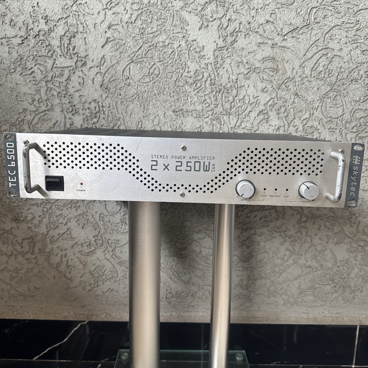 mtronicsaudio's tweet image. Skytec 2x250W RMS Power Amplifier

✅2 x 250 Watts RMS Output – Strong and consistent stereo power
✅High-Power Stereo Amplifier – Ideal for professional and home audio setups
✅Multiple Input Options 

Ksh.20,000

#PASystem