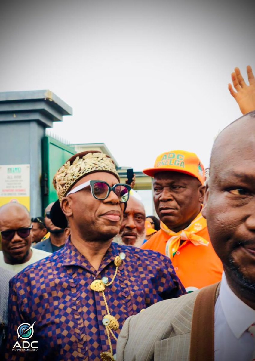 TfroshNation's tweet photo. Rt. Hon. Chibuike Rotimi Amaechi officially picks his party card in his home town at Ubima in Ikwerre local government area, greeted with constituents &amp; supporters. https://t.co/0y9GvO89Rc