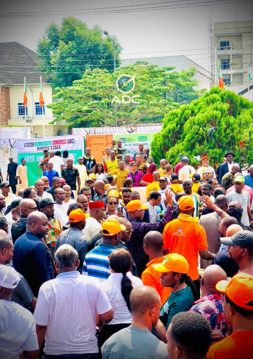 TfroshNation's tweet photo. Rt. Hon. Chibuike Rotimi Amaechi officially picks his party card in his home town at Ubima in Ikwerre local government area, greeted with constituents &amp; supporters. https://t.co/0y9GvO89Rc