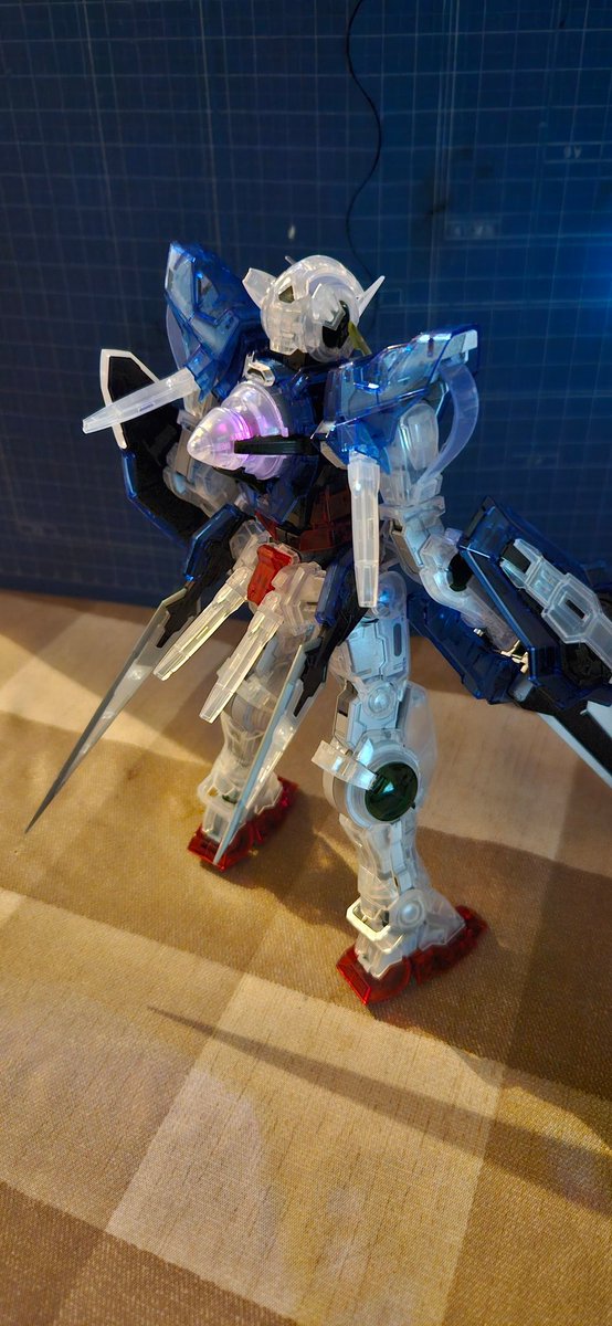 RX79_N_EFSF's tweet photo. やっと完成
去年から少しずつ作ってました。
ちょっとLED入れてます。
#ガンプラ
#MG
#エクシア
#クリアカラー https://t.co/2HYuiF1Mr1