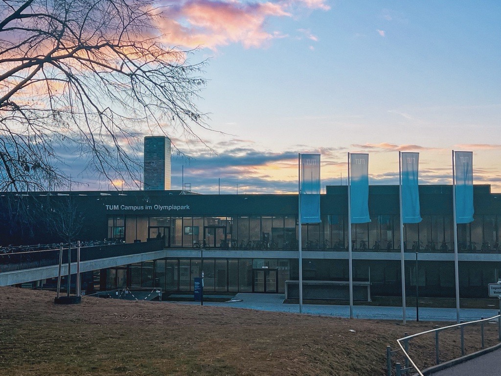 TU_Muenchen's tweet image. With this gorgeous picture of our #OlympicPark #campus, we want to wish you an wonderful weekend! 🌞 Thanks to Lisa Gerum for the campus #PhotoOfTheMonth for February.

If you took a great campus photo as well, send us your #tumcampuspic to social-media@tum.de 📧