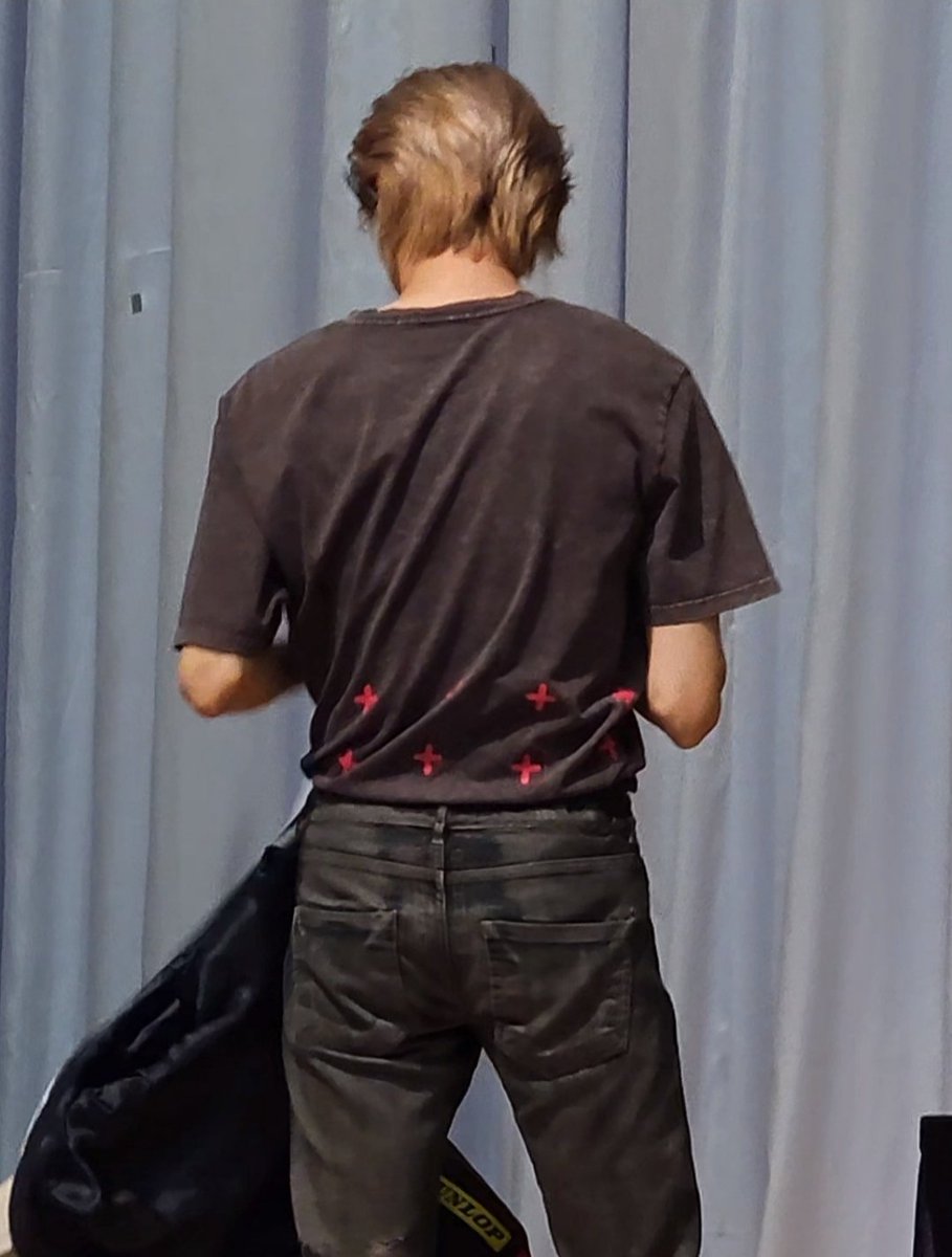 GUE SALTING BGTTTT 😭 ini punggung yang hidung jisok tempelin? 🥺