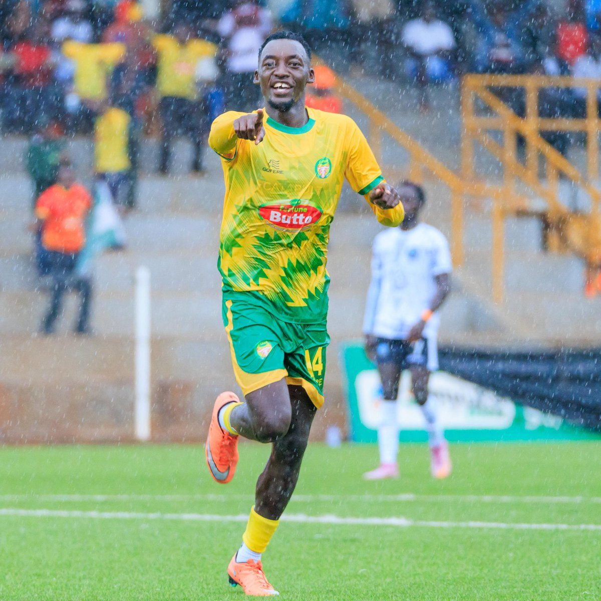 FUFARadio's tweet photo. Full-time Results:
• #LUGNEC | Lugazi 0-2 NEC
• #BULCAL | BUL 5-1 Calvary
• #UPDKIT | UPDF 1-1 Kitara
#FUFAfmUpdates | #StarTimesUPL https://t.co/Uh3vGDHKYM