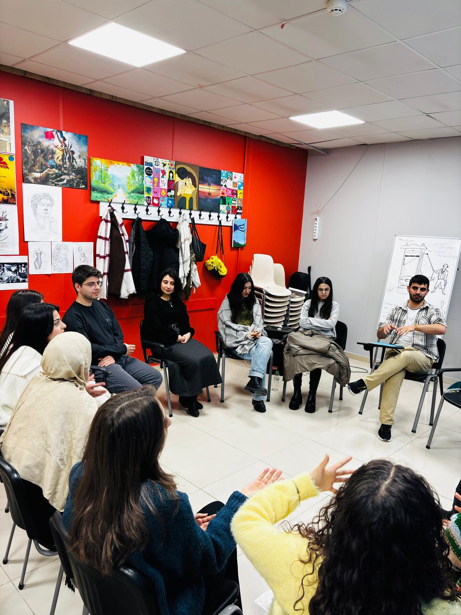 Yyugst's tweet photo. 🟥Etkinliğimize katılarak fikirlerini bizimle paylaşan ve bize daha önce bakmadığımız pencerelerden bakma imkanı sağlayan tüm arkadaşlarıma teşekkür ediyorum🙃

🟦Gelecek etkinliklerimizde görüşmek dileğiyle🤙🏻

Sanatla kalın💛 https://t.co/X49moXn4ov