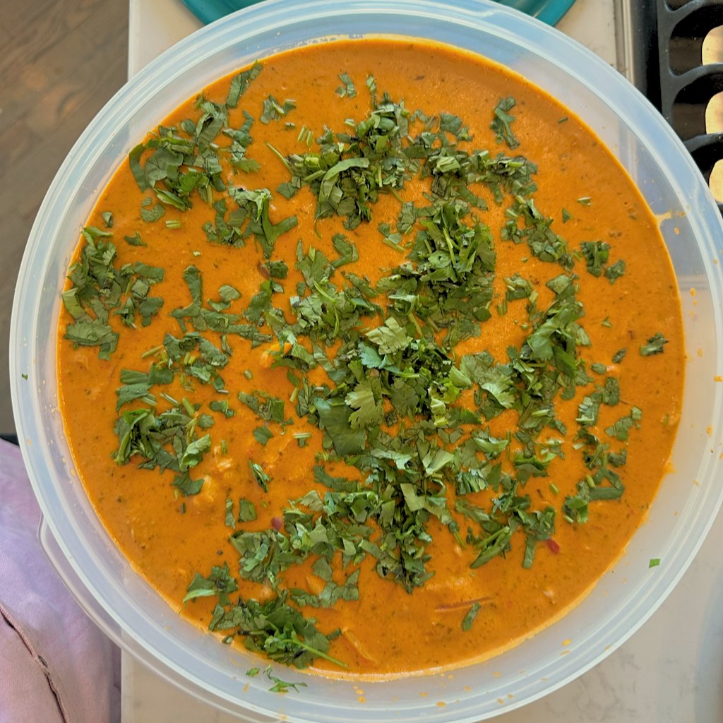 Would you rather warm up with chicken tortilla soup 🌶️ or keep it classic with chicken noodle 🍲? Either way, our chefs handle the cooking so dinner’s already done.✨#wouldyourather #springmeals #personalchef #mealprepservice #friendthatcooks