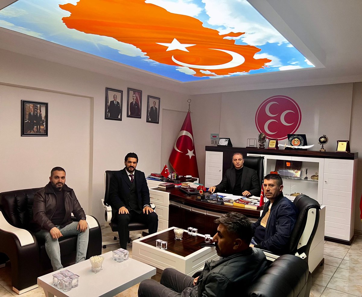 Milliyetçi Hareket Partisi Bingöl İl Başkanı Sayın Osman Zeki BARAN’a iade-i ziyarette bulunduk. Ziyarette şehrimizin trafik durumu ve şoför esnafımızın yaşadığı sorunlar üzerine istişare Ettik. Nazik misafirperverlikleri için kendilerine teşekkür ediyoruz.