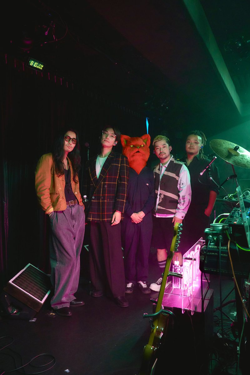offo_tokyo's tweet photo. "Sounds good!! 83回目!!"
📍アメリカ村 BEYOND
ありがとうございました🐾

-Setlist-
1. 308
2.シンデレラ
3. Day Drip
4. Rainy Day
5. COCO TOKYO
6. Weekend
8. さよなら、一生。
9. 哀とアイスブルー
10. Your Song

Photo：@ryo_manabe_ 
Styling : TOKI CLOTHING STORE

#Offotokyo https://t.co/4yVpYfPA6K