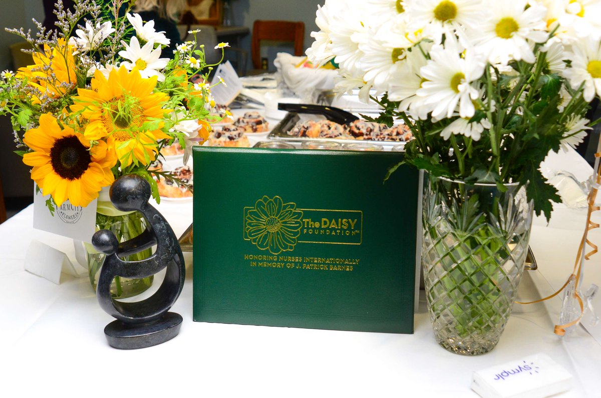 "…she bridged the gap between clinical duty and genuine devotion. That decision wasn’t just a display of her work ethic, but it was a testament to her profound heart.” 🌼
Beaufort Memorial ICU nurse recognized with a prestigious DAISY Award.
BeaufortMemorial.org/news/strength-…
#DAISYAward