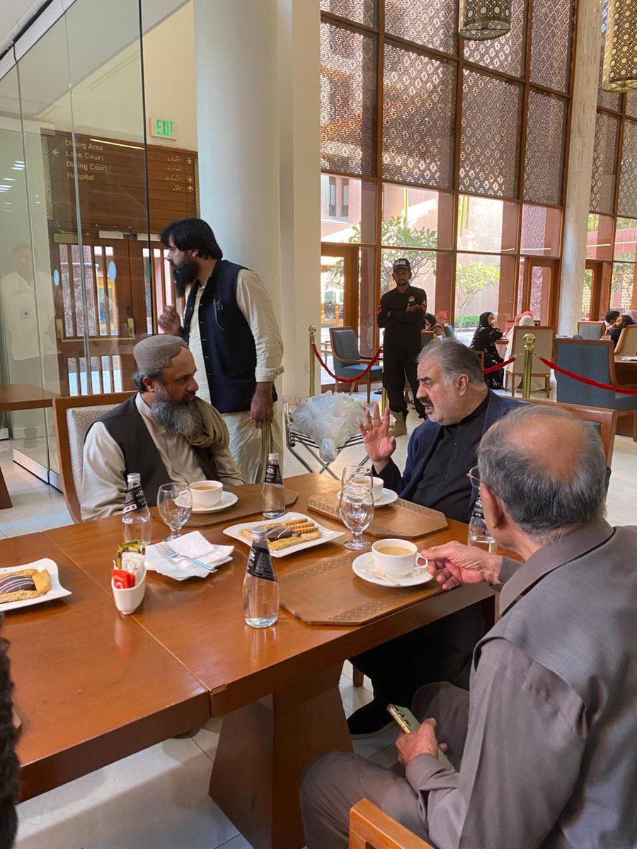 Alihere009's tweet image. بلوچ رہنما Mir Shafiq Mengal نے صدرِ مملکت Asif Ali Zardari سے ملاقات کی اور پاکستان پیپلز پارٹی میں شمولیت کا اعلان کیا۔ ملاقات میں سینئر نائب صدر پیپلز پارٹی بلوچستان Ali Hassan Zehri اور دیگر رہنما بھی موجود تھے۔
#StandWithMirShafiqMengal #LionOfBalochistan