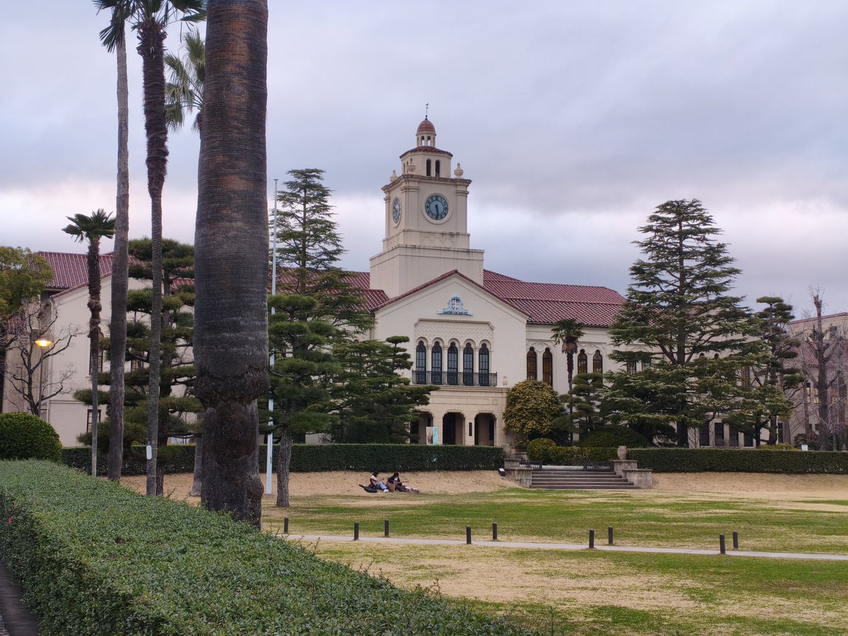 zubonkitsui's tweet photo. 先週のことですが、昨年に続き関西学院大学文学部で集中講義を担当しました。楽しい時間でした。参加してくれた学生のみなさんありがとうございました。2014年から出講していた関学はいよいよ今年度が最後ということでさみしい限り。図書館にも久しぶりに入ったけど本当によい図書館でした。 https://t.co/dVyEqsfXHJ