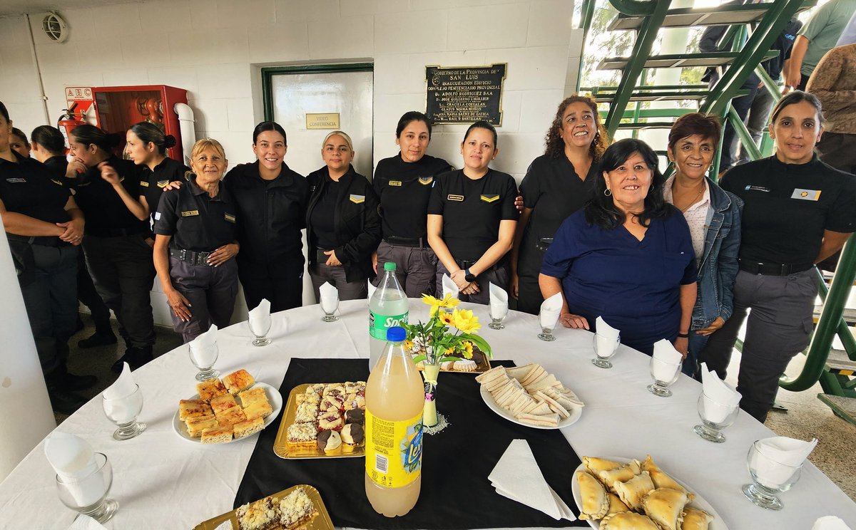 Hoy compartí con mujeres del Servicio Penitenciario la conmemoración del Día Internacional de la Mujer. Siempre es un gusto encontrarnos y poder conversar sobre la importante labor que realizan a diario, sus proyectos, su vocación de servicio y también sobre sus vidas, sus hijos