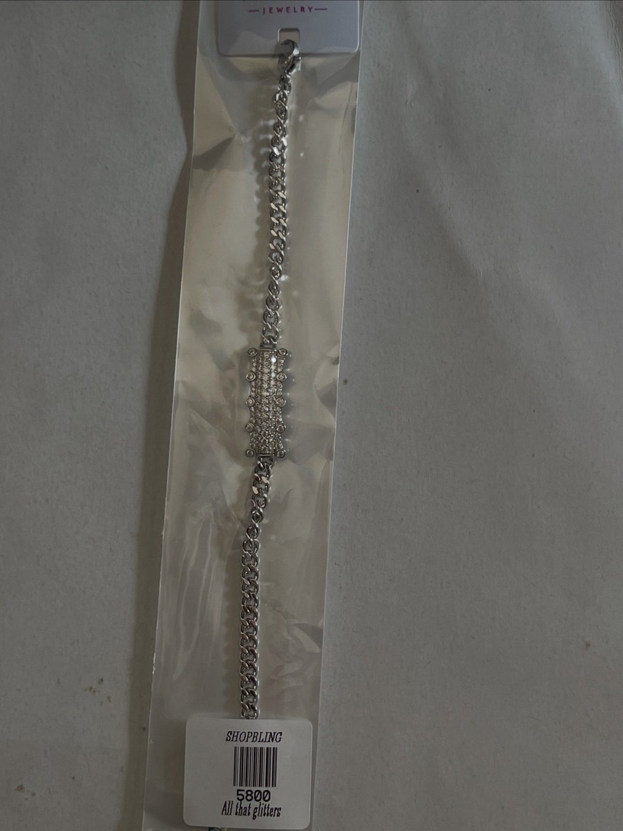 SipareeSparkles's tweet photo. Chic Silver Hand Chain
Price:5,800 Naira
Dm to place orders
#xuping #uyovendorshub #abuja #handchain #chic https://t.co/0gk69L9gWK