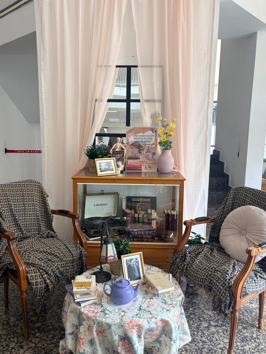 CabildoLZ's tweet photo. 👩 La Biblioteca insular celebra el Día Internacional de la Mujer homenajeando a la autora Virginia Wolf. 

📍 Las personas interesadas podrán visitar la sala preparada para conmemorar a la pionera del feminismo.

¡Anímate y visítala! 💪

#BibliotecaInsular #VirginiaWolf https://t.co/DmqmDHf7Vm