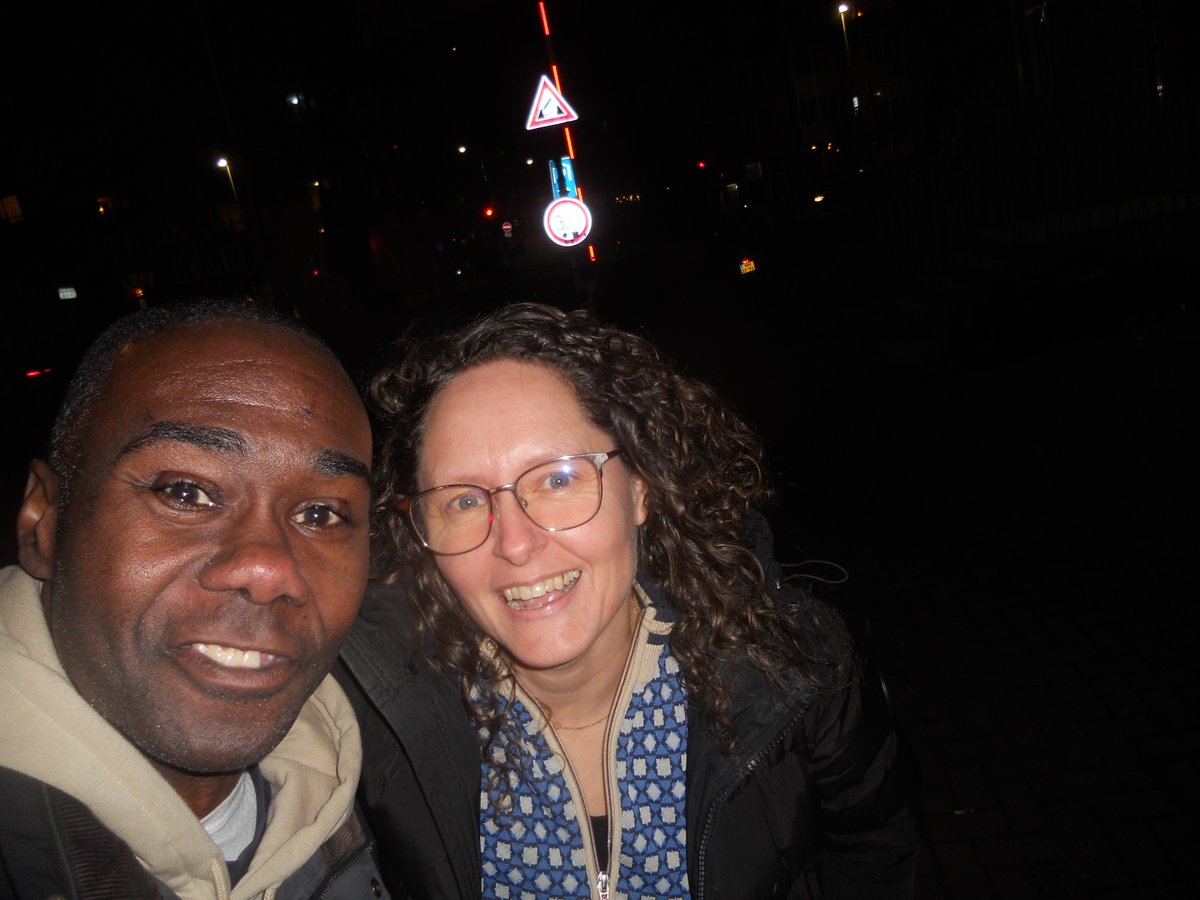 mikewaterval's tweet image. mikey mike@adam@comedytrain with dagvoorzitter-cabaretier and stand-up comedian esther van der voort
@esthervdvoort 
@clubToomler 
#cabaretier 
#comedytrain 
#esthervandervoort 
#toomler 
#dagvoorzitter 
#standupcomedian 
#tiktok