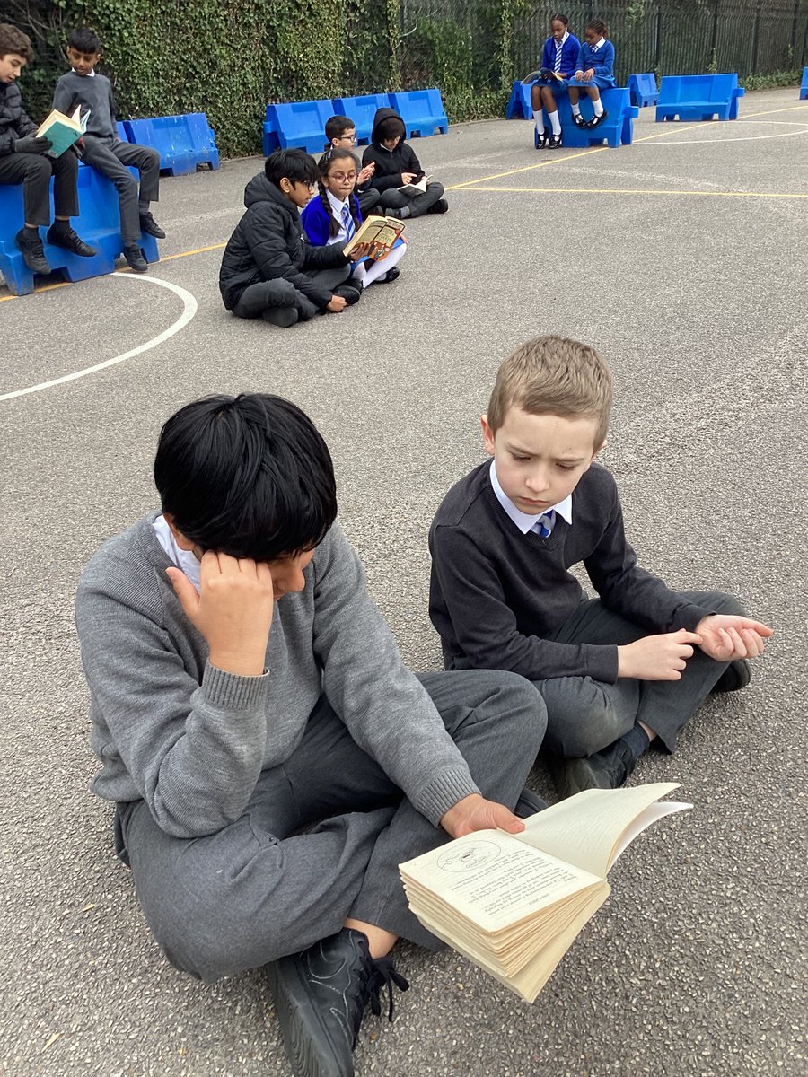 ststephenscps's tweet photo. #3CM and #6NG enjoyed a book buddy session today, to celebrate #BookWeek! We enjoyed reading with our book buddies and discussing what we had read, as well as sharing our love of reading, of course! #Reading #English https://t.co/60JVIUYLJ5