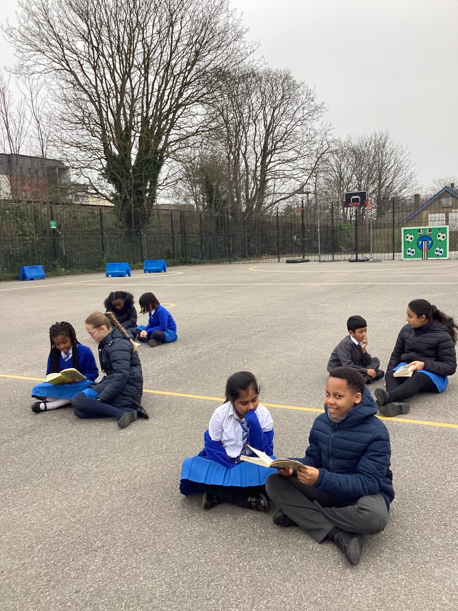 ststephenscps's tweet photo. #3CM and #6NG enjoyed a book buddy session today, to celebrate #BookWeek! We enjoyed reading with our book buddies and discussing what we had read, as well as sharing our love of reading, of course! #Reading #English https://t.co/60JVIUYLJ5