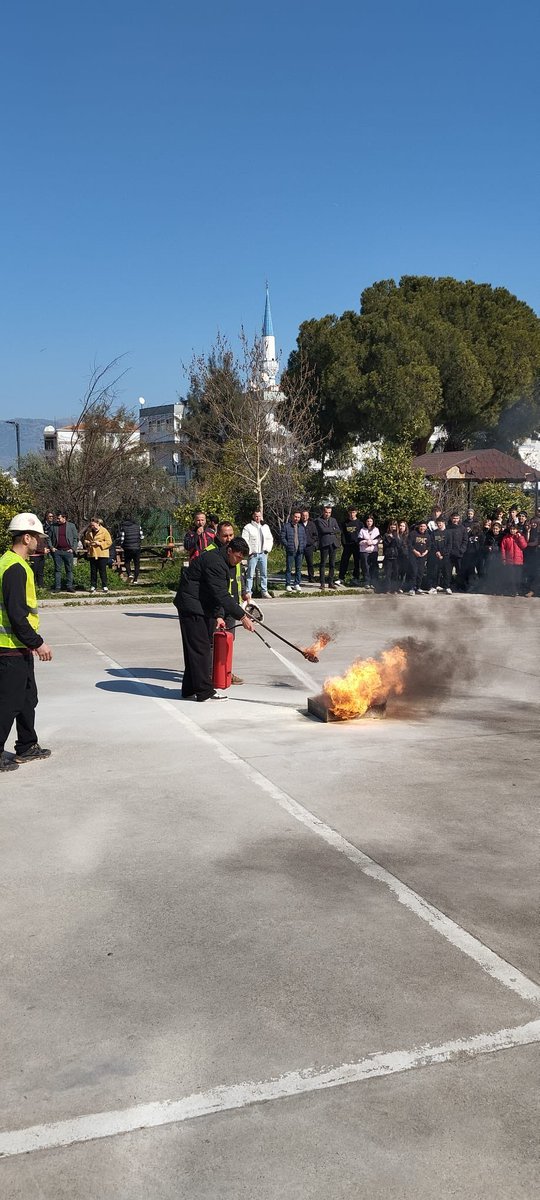 eacmtal's tweet photo. Okulumuzda “Deprem Haftası Farkındalık Tatbikatı” kapsamında öğrencilerimiz ve öğretmenlerimizin katılımıyla deprem tatbikatı gerçekleştirilmiştir. Afetlere karşı bilinçli, hazırlıklı ve güvenli bir toplum için farkındalık çalışmalarımıza devam edeceğiz. https://t.co/lPo65FVvYY