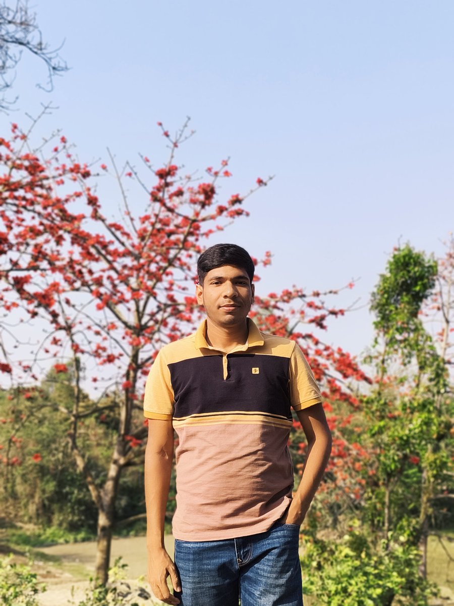 mahinkh64845577's tweet photo. "The sky is painted in the hues of spring, and the crimson touch of Shimul leaves the heart wandering. 🌺☁️✨"
#SpringVibes #Shimul #NaturePhotography #SpringColors #BloomingRed #Bangladesh https://t.co/a5CgVu3k8y