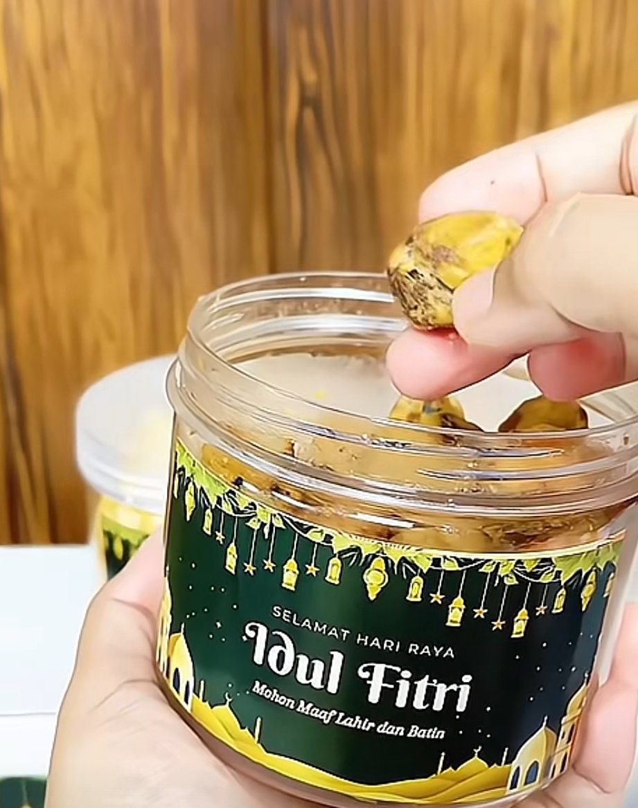 chaeLicious's tweet photo. Hampers Lebaran isi 3 toples bisa request isi kue nya enak² semuaa.
Seneng banget bisa beli di shopee dapat box dan kartu ucapannya juga
Harganya juga murah pol?, belinya di toko inii : https://t.co/tj60awuS2K https://t.co/sp7dqoDDUn
