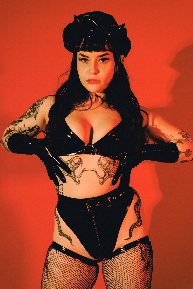 Hadfield_Daniel's tweet photo. Trying to be more active with my posts 
Here’s an old one of @valeriehart666 ❤️‍🔥 https://t.co/GOcofkrszl