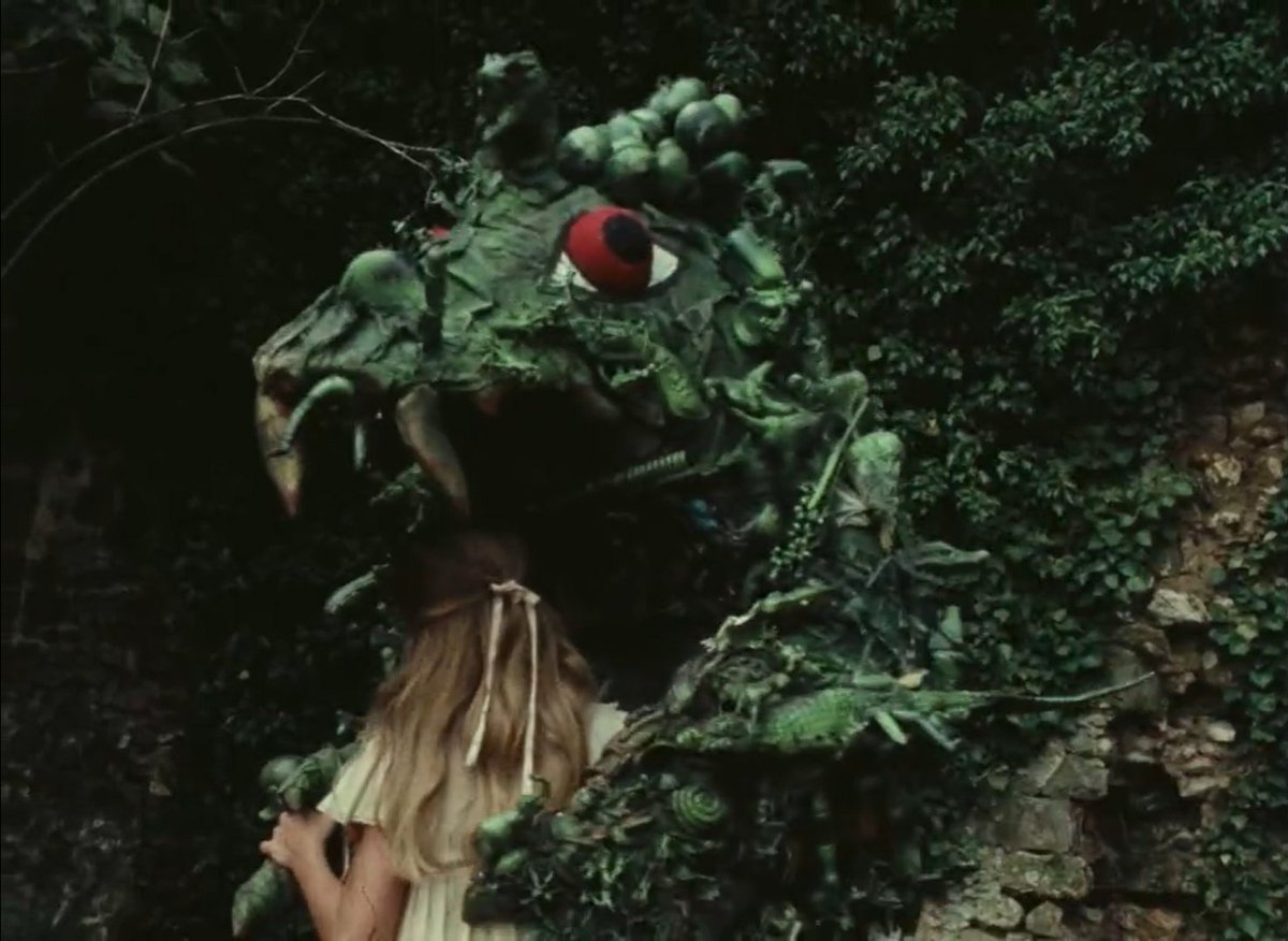 Sarah Makes People Watch Things! tweet media