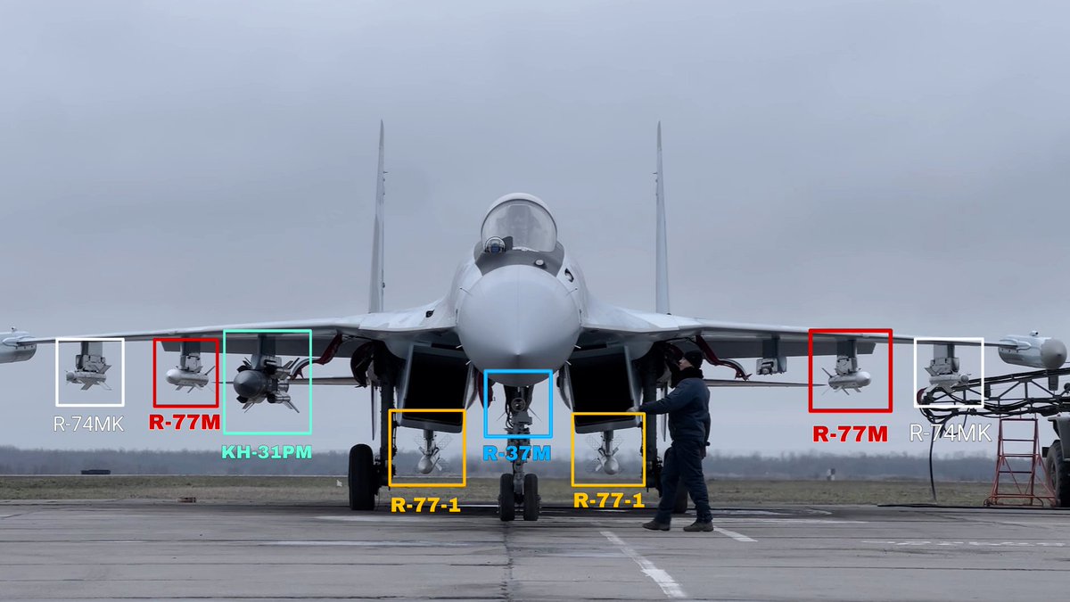 Arabwaffen7's tweet photo. مقاتلة SU-35 روسية وتظهر بحمولتها القياسية لمهام الدوريات الجوية في اوكرانيا

الملفت هنا زيادة استخدام الروس لصواريخ جو جو R-77M وعلى ما يبدو R-37M

كذلك، هذه اول مرة نشاهد فيها اختيار نقاط التعليق اسفل الاجنحة بدلا من النقاط اسفل مدخل المحرك لتعليق الR-77M https://t.co/2UneBv2tU0