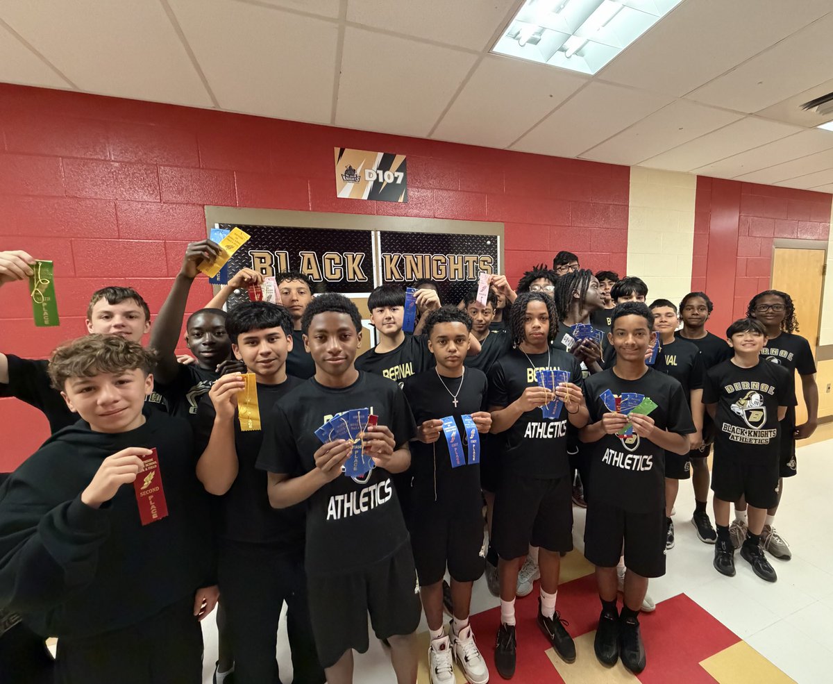 BernalKnights's tweet photo. Great day to be a Knight!

Congratulations to the 7th Grade Boys’ Track Team on placing 1st at last night’s District Zone Meet! 🥇 A special shoutout to all the athletes who placed in their events—your hard work and determination paid off! 🎉 https://t.co/yoLxtsHEtr