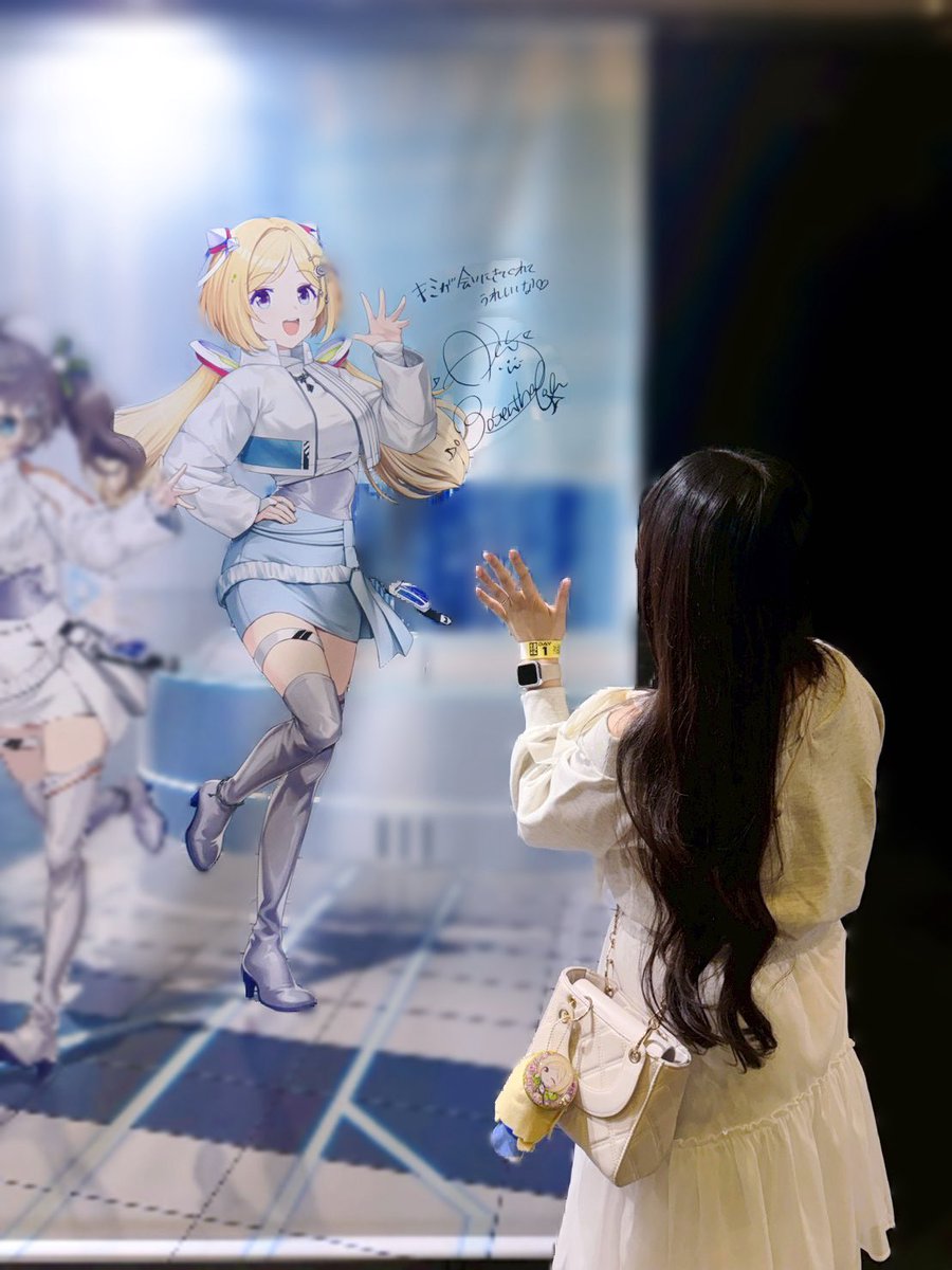 【アキちゃんページ】 エキスポ楽しかったー❕ アキちゃんとも同じポーズで撮ったよ