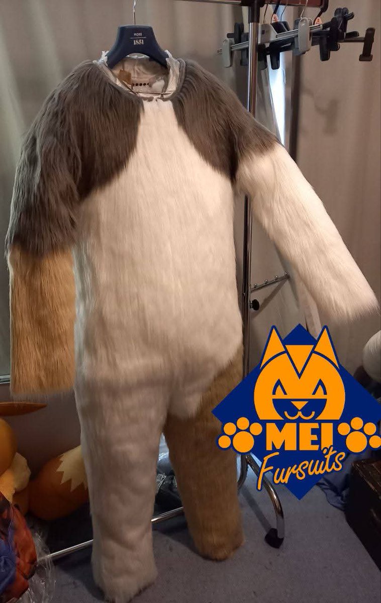 MeiFursuits's tweet photo. It's that time of year where I find the spoons and time to upload all of the work I've been doing behind the scenes! First off, this is Damian from my first time taking commissions at confuzzled.
Ps - sorry if the logo is offputting; there's so many scammers stealing photos. https://t.co/YYL9RghjD4