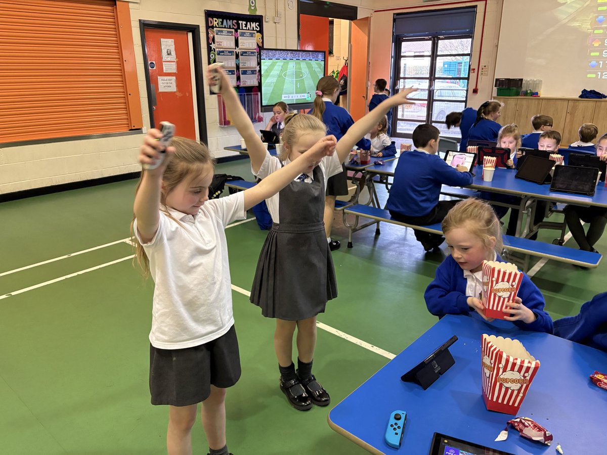Flomellynews's tweet photo. Just some of our recent #flomellycorevalues award winners enjoying their treat with Mr Leach. Popcorn, treats and Nintendo Switch time was the highlight of the afternoon #flomellydreams https://t.co/uvdvjwy8Gw