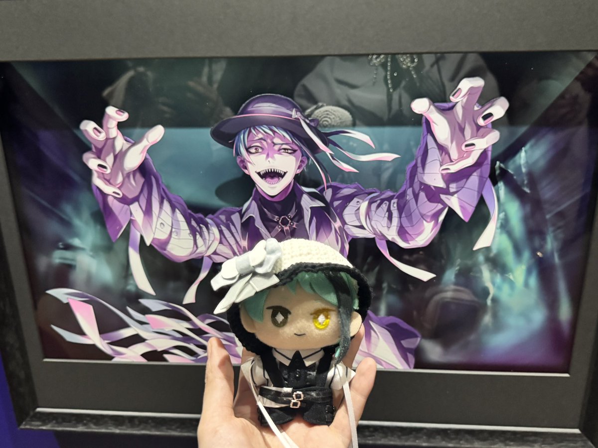 VdUi3a's tweet photo. ツイステ展、お目当ては完売してて並ぶの疲れたけど展示内容めっちゃ良かった！

スケアリーのライトの使い方がすごくよかった👻 https://t.co/OHM66zD2Zk