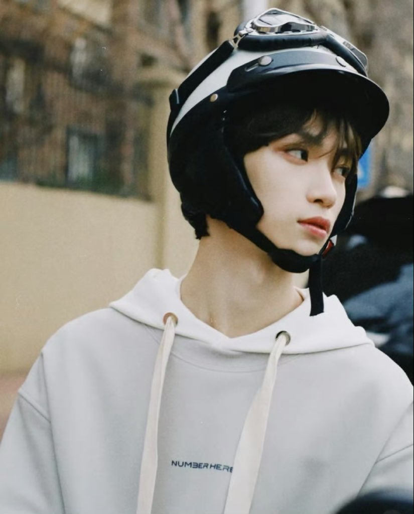 哥哥你车后座还缺人不？🥰