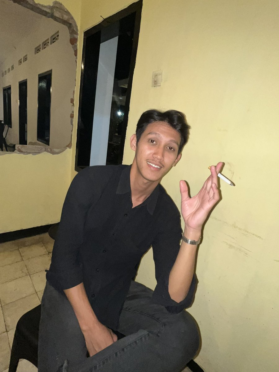 oceanopeony's tweet photo. meet him, tommy.
awal kenalan sama dia itu di tiktok, dia dm aku duluan terus aku jawab dan kita akrab, aku gaktau gimana ketika aku udah pasrah dan lebih memilih diri aku sendiri drpd memperjuangkan cowok ( hubunganku sebelumnya) , Allah hadirkan tommy. https://t.co/K1WwOnWGMd