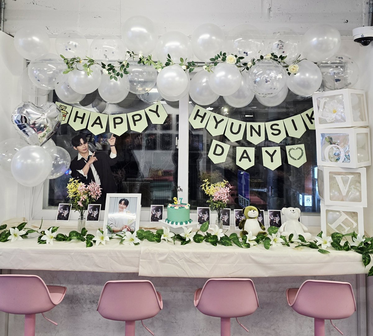 HSBB0307's tweet photo. D-DAY
HYUNSIK'S BIRTHDAY♡♡♡♡
현식이의 생일을 축하해 https://t.co/Cu7DguA1qm