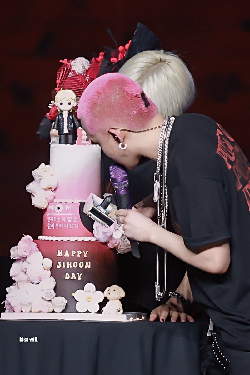 kisswillkiss's tweet photo. - 260306
#최현석 #지훈 #트레저 #TREASURE https://t.co/vfV159BYxO