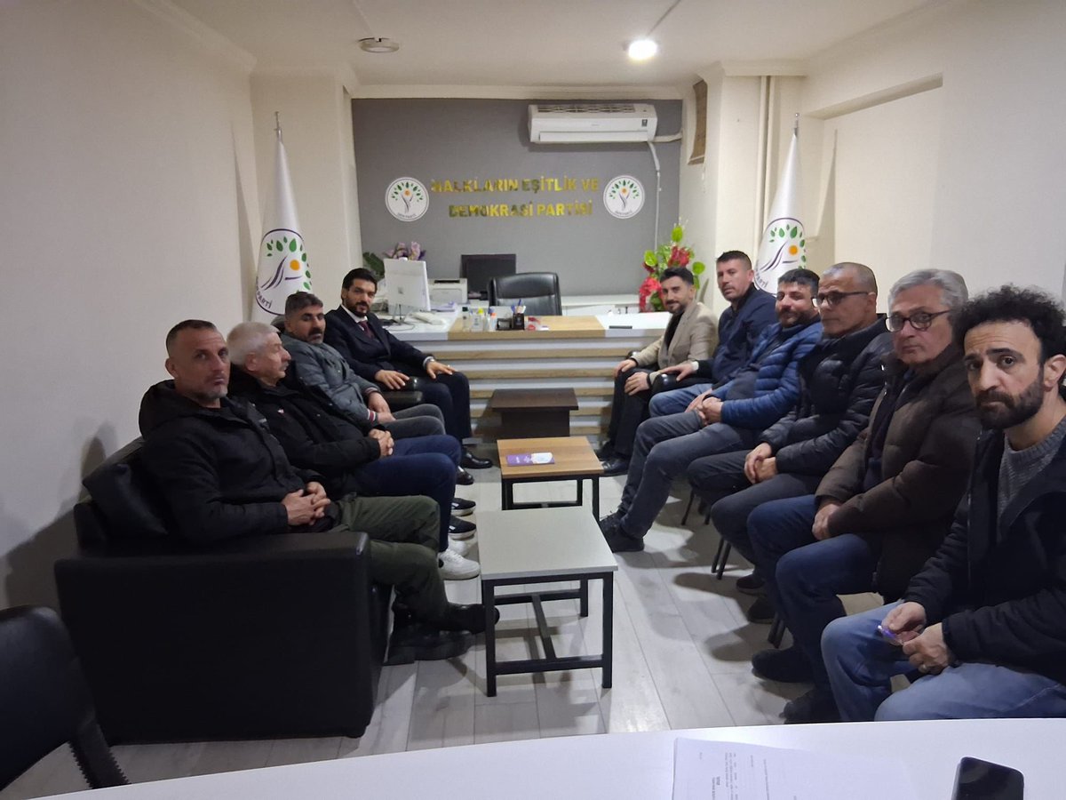 DEM Parti Bingöl İl Başkanı Sayın Sedat ORMANGÖREN ve yönetimine iade-i ziyarette bulunduk. Ziyarette şoför esnafımızın sorun ve taleplerini dile getirerek ilimiz adına yapılacak çalışmalar hakkında istişareler edildi. Kendileri de ilimiz yararına üzerlerine düşecek her türlü