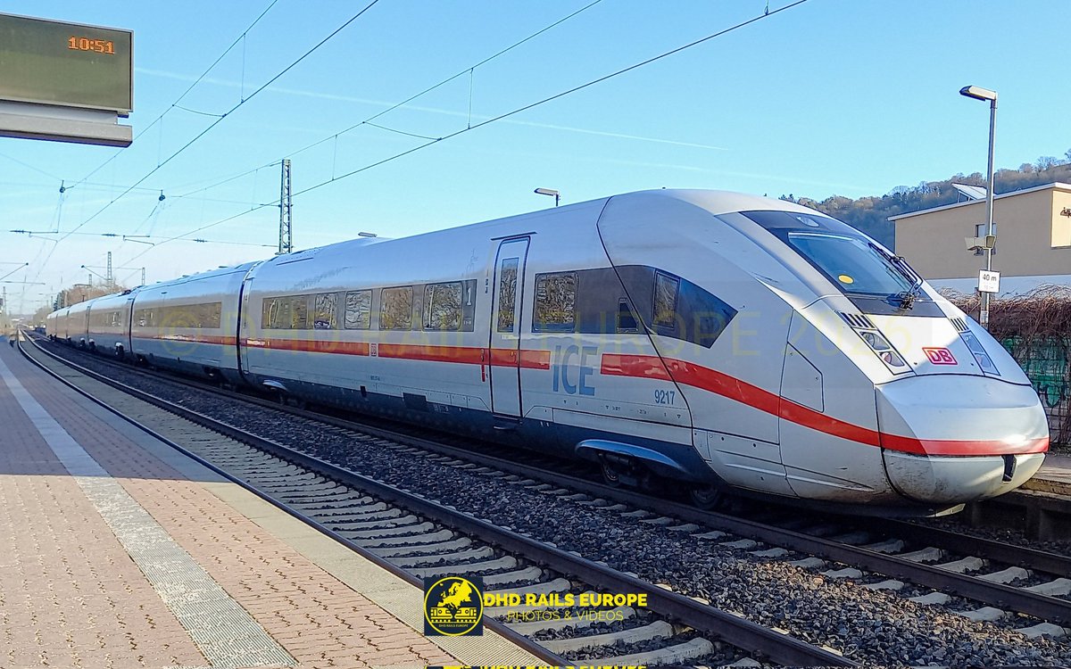 dhdrailseu's tweet photo. SLOWING DOWN 

An ICE trainset slowing down as it passes through Untergrombach.

🚅 DB Fernverkehr | ICE4 | Berlin Ostbahnhof
📷 January 2026, Untergrombach https://t.co/VWbeY2pnhN