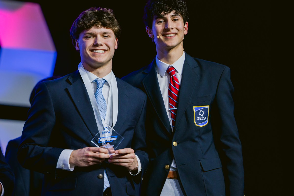 Central Magnet Deca tweet media